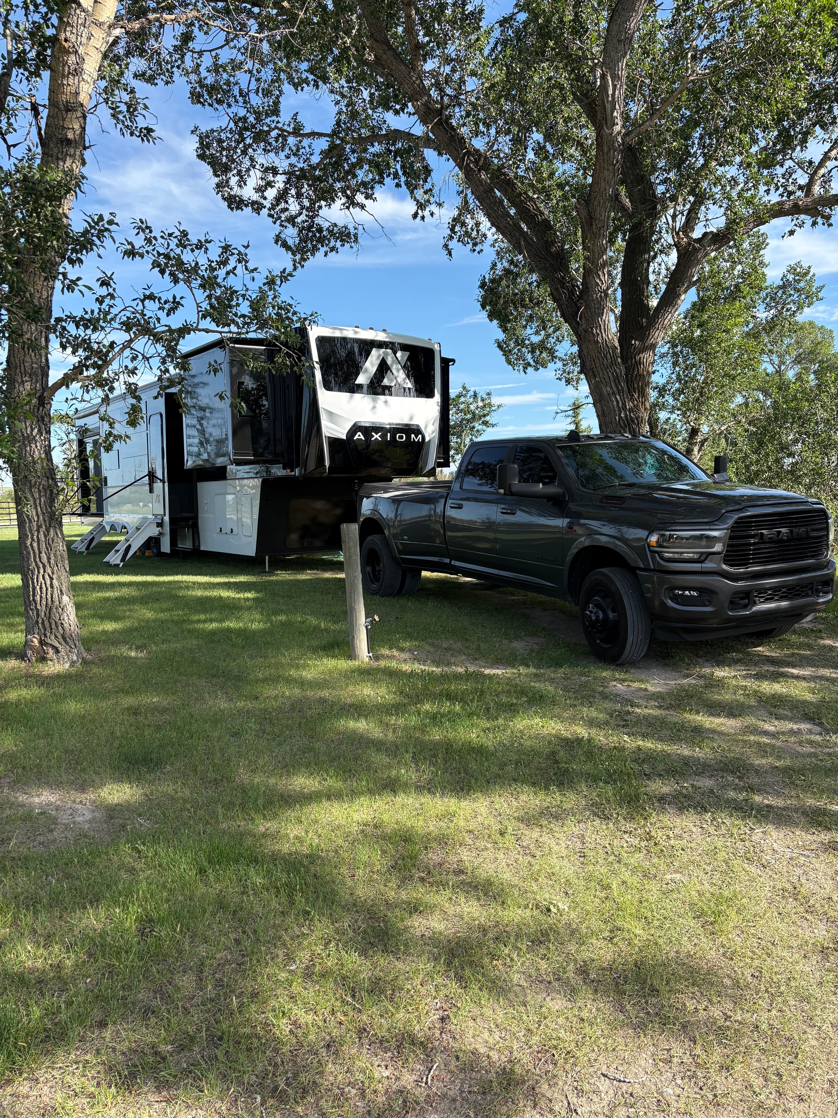 RV site at Rivers Edge Campground